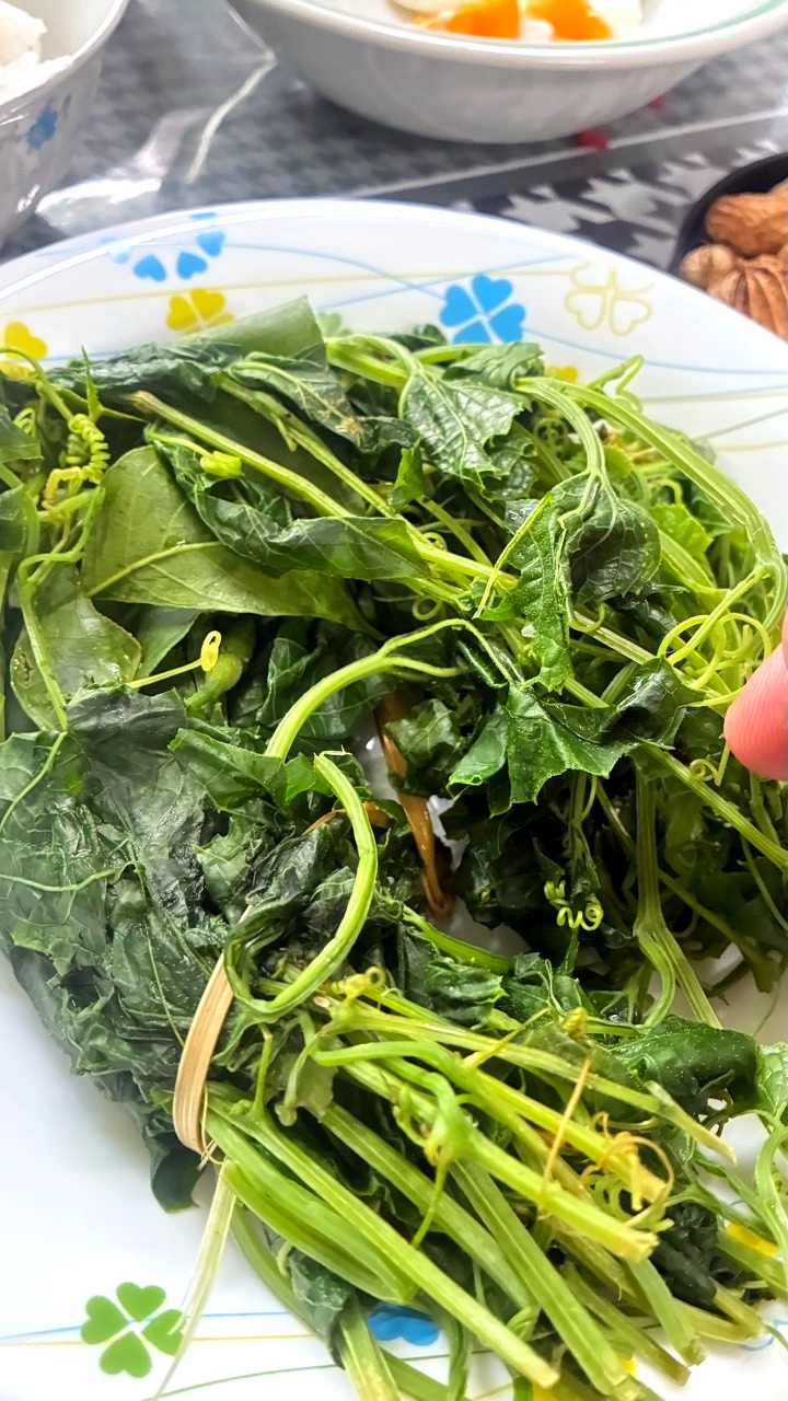ผักมะไห่ลวกสำหรับกินคู่กับน้ำพริกน้ำปู